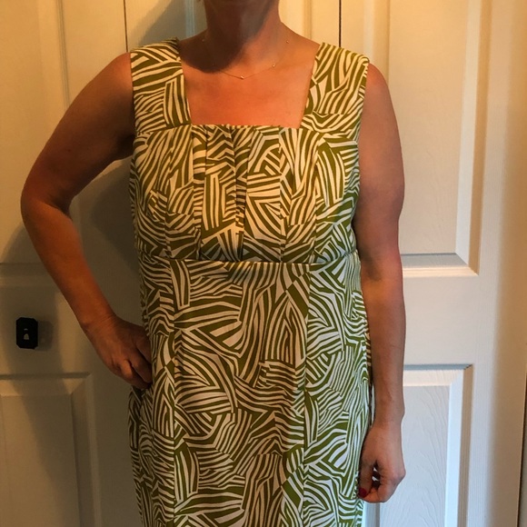 Green patterned dress with sweater - Picture 3 of 5